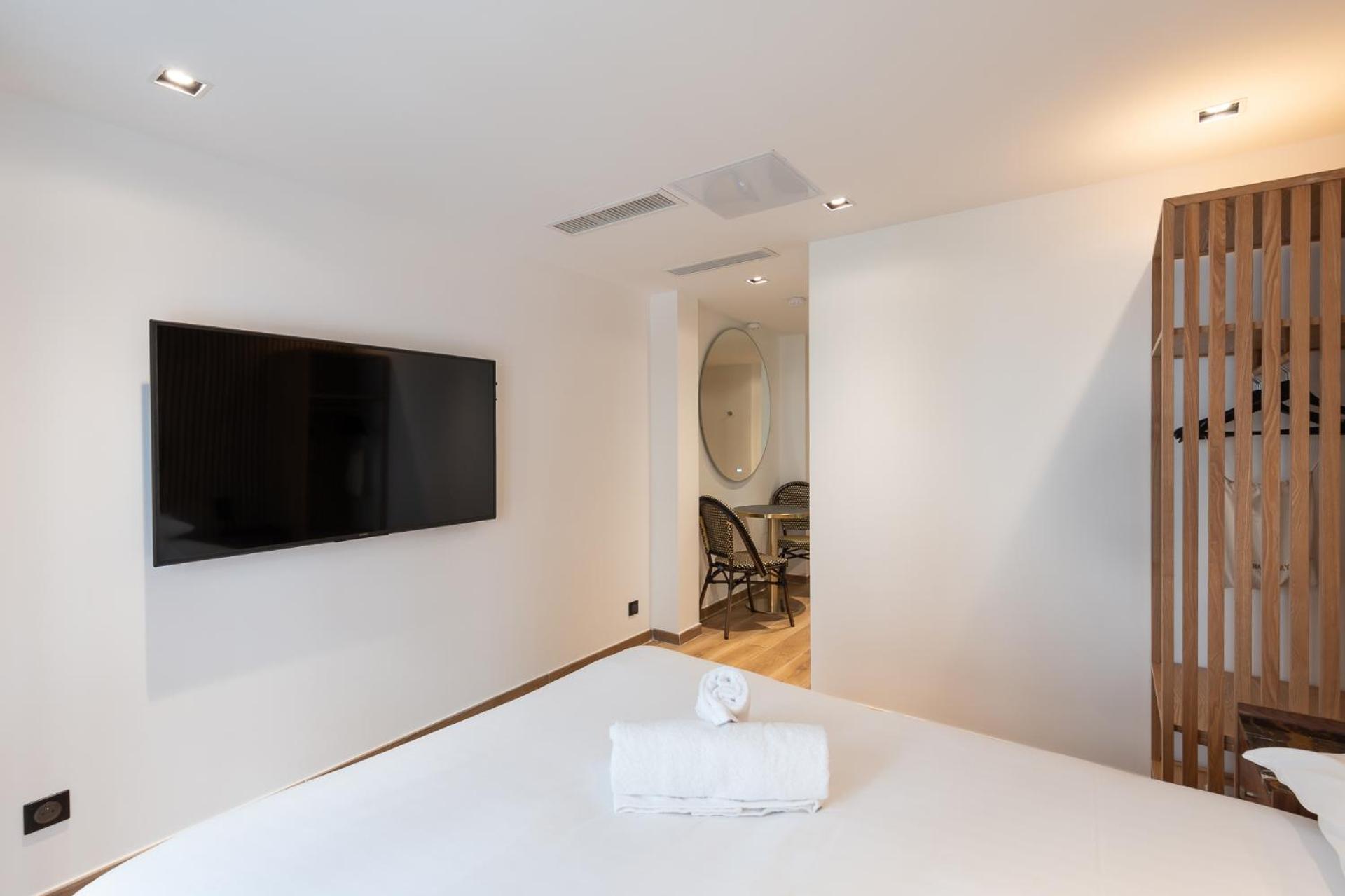 Les Suites Hcr Paris Exteriör bild