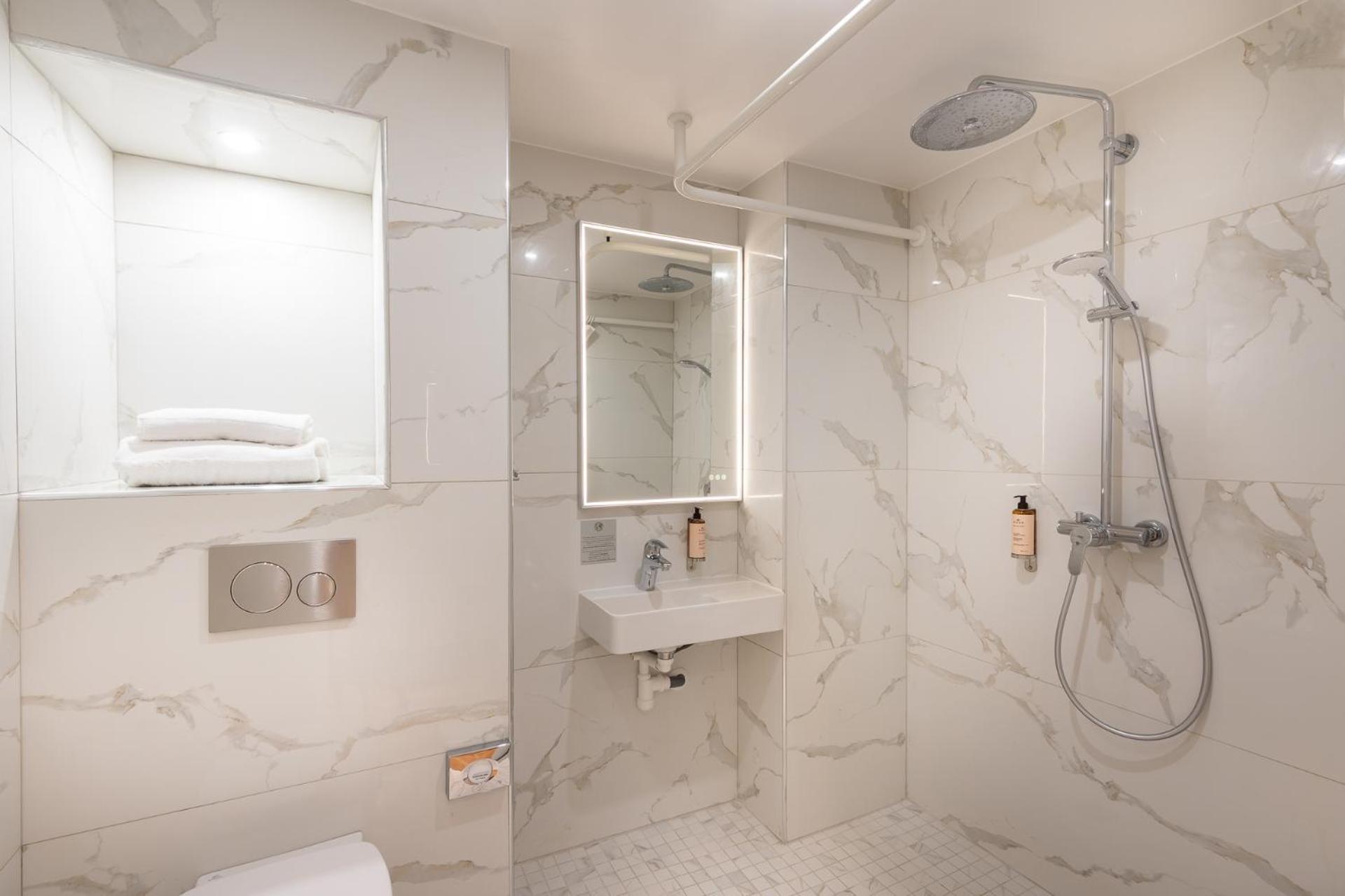 Les Suites Hcr Paris Exteriör bild