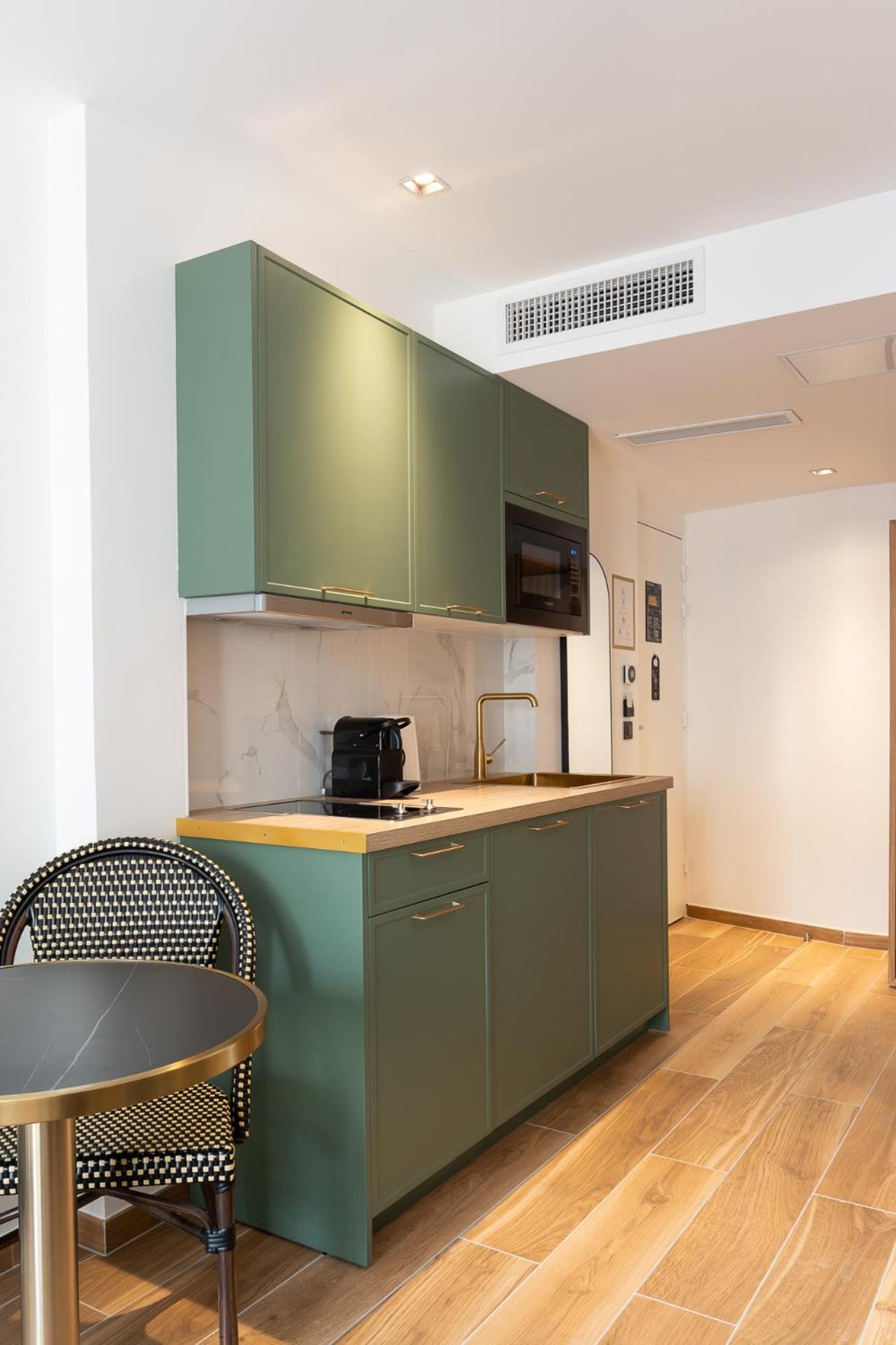Les Suites Hcr Paris Exteriör bild