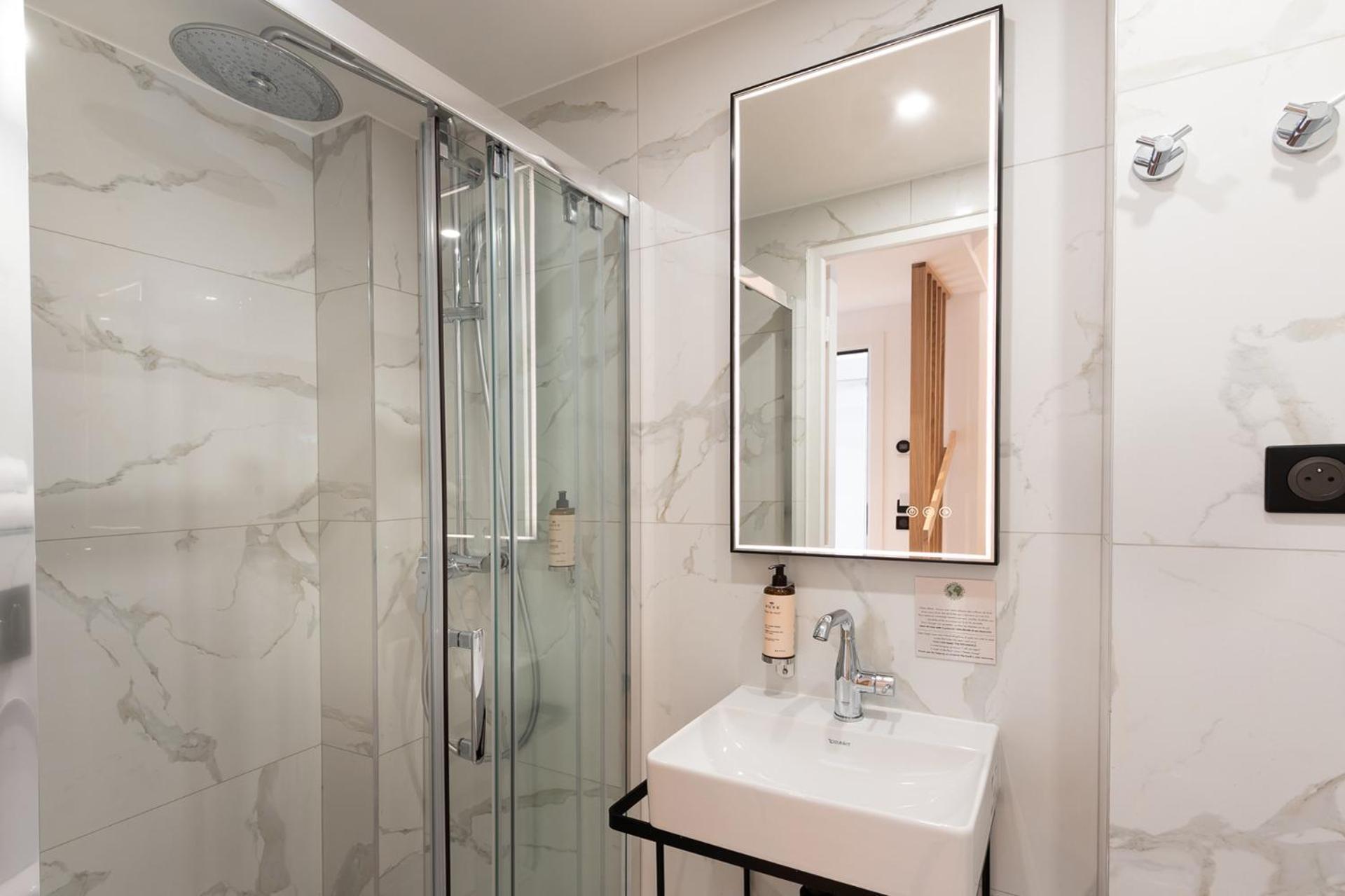 Les Suites Hcr Paris Exteriör bild